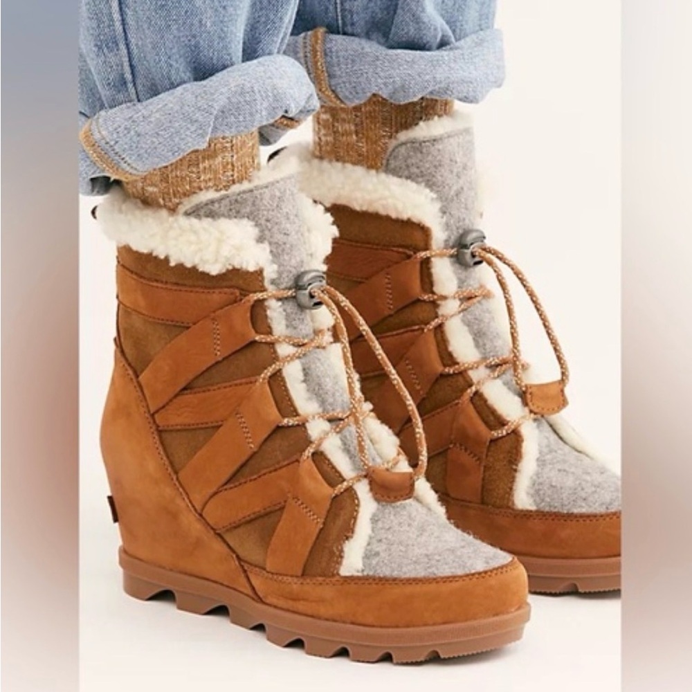 Sorel Tan Suede Wedge Lace-Up Ankle Boots w Faux-Shearling Trim - Women’s 8.5